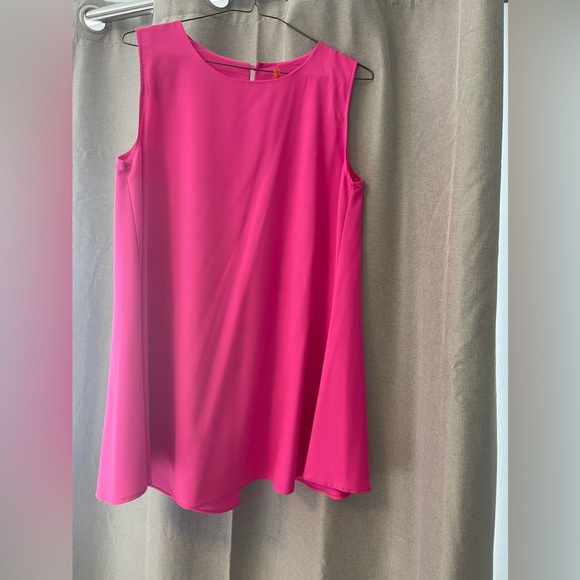 Bright pink top - Picture 3 of 6